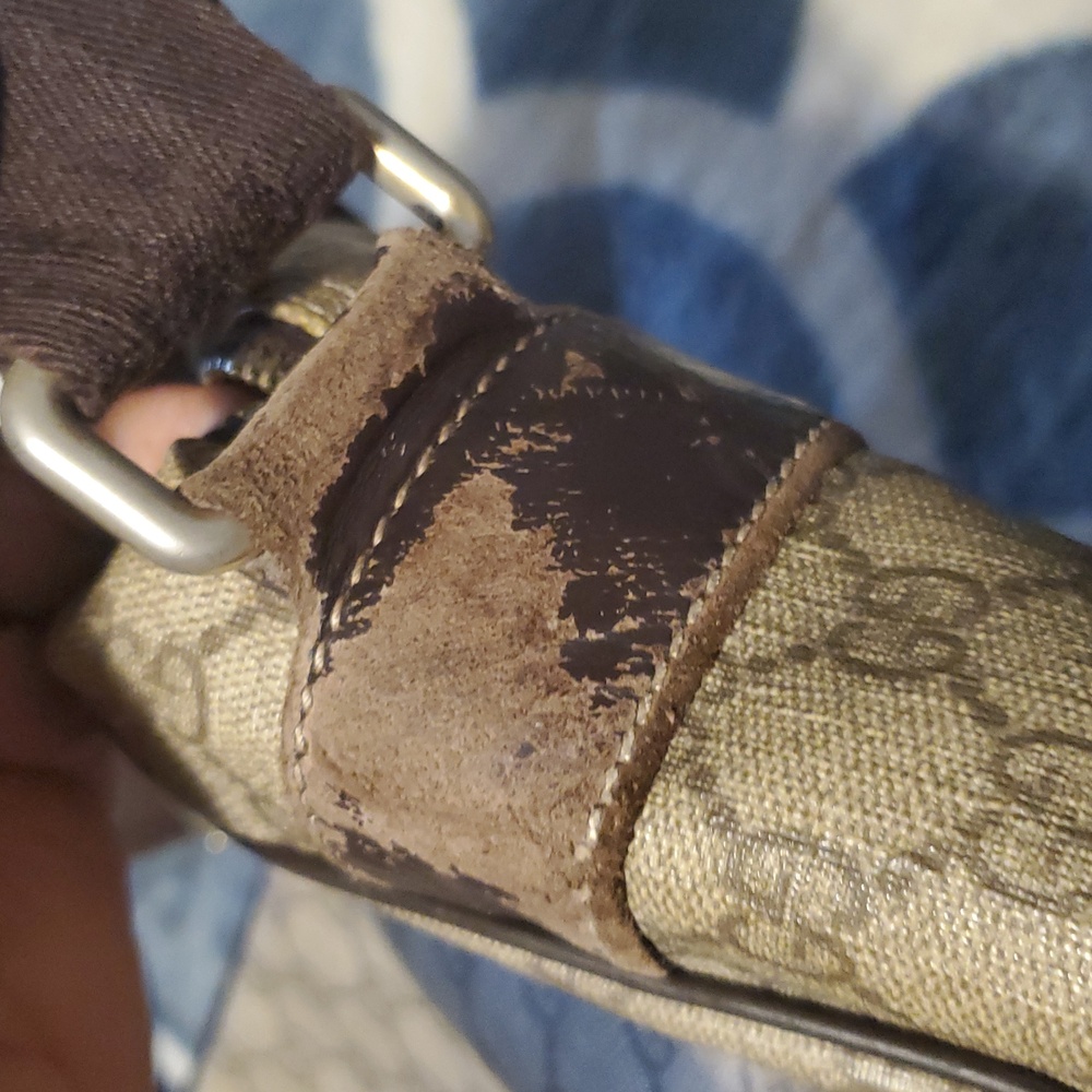 Authentic Large Gucci GG Supreme Crossbody Bag - Picture 7 of 16